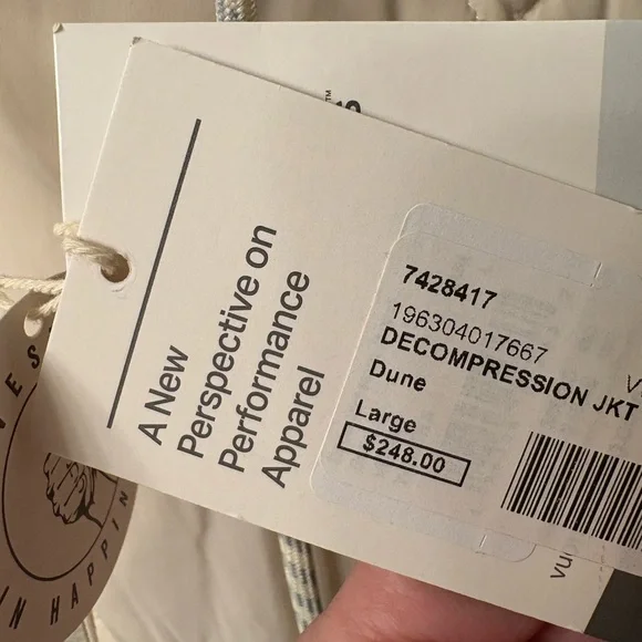 Vuori decompression jacket NWT - Picture 5 of 5